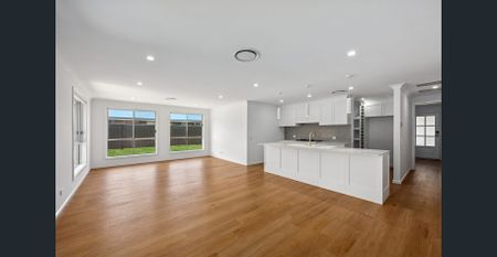 Luxury Family Residencee Offering Exceptional Space, Quality and Comfort - Photo 3