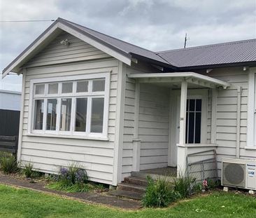 Tidy 3 bedroom, 1 bathroom character home - Photo 5