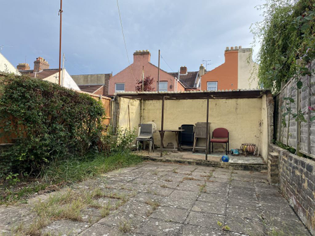 4 bedroom terraced house to rent - Photo 4