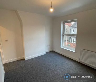 2 bedroom end of terrace house to rent - Photo 1