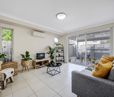 Spacious executive style unit - Photo 1