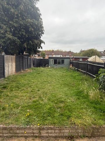 3 bedroom end of terrace house to rent - Photo 4