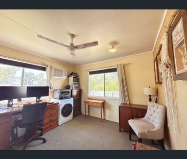 3 Bedroom, 1 Bathroom Backs onto High School - Photo 6