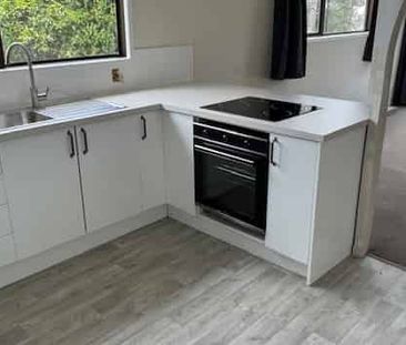 Renovated Three-Bedroom Home near the Hospital! - Photo 4