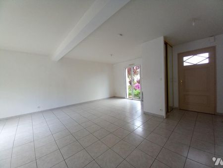 Quartier résidentiel, Proche accès A84, Pavillon de 103 m² très bien entretenu sur un terrain c... - Photo 2