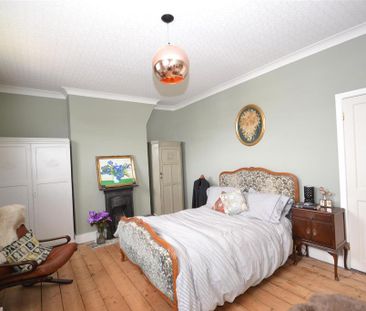 2 bedroom end of terrace house to rent - Photo 4