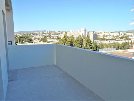 Location Appartement 2 pièces 42m² MARSEILLE 10ème - Photo 4