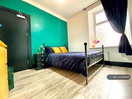 1 bedroom in a house share to rent - Photo 2