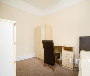 3 bedroom apartment to rent Waverley Road, Southsea, PO5 - Photo 4