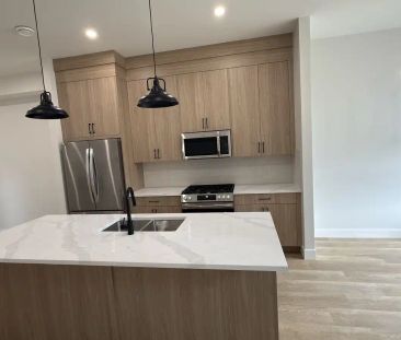 BRAND NEW 3 BEDROOM TOWNHOUSE — 3 Bedrooms Townhouse - Photo 1