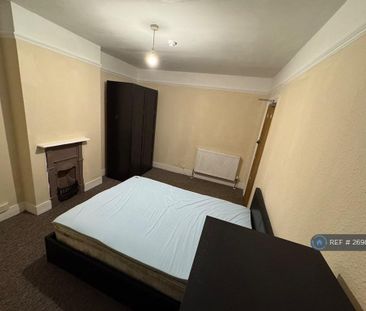 1 bedroom in a house share to rent - Photo 3