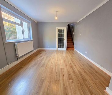 4 bedroom end of terrace house to rent - Photo 2
