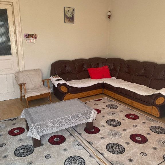 Casa P+1 de inchiriat zona CENTRALA compus din 4 camere - Photo 1