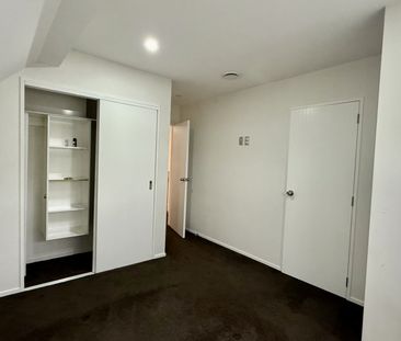 Modern 4-Bedroom, 3-Bathroom Townhouse in Mangere - Photo 1