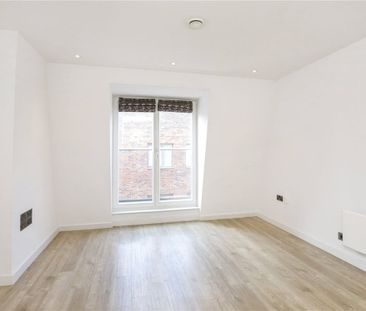 A superb top floor 1 bedroom apartment in the heart of the city cen... - Photo 4