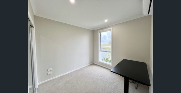 Spacious 4 Bedroom Townhouse - Photo 1
