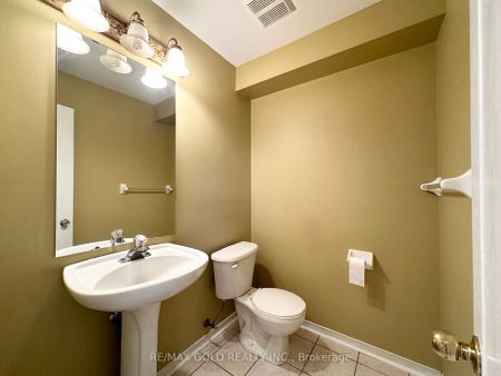 Detached Home For Lease | W9053645 - Photo 5