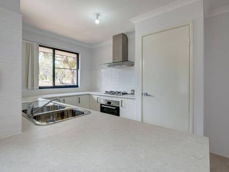 Four Bed Family Villa - Photo 3