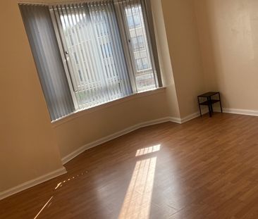2 Bed Flat, Old Shettleston Road, G32 - Photo 1