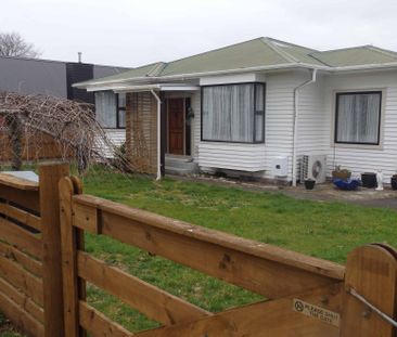 Charming Cambridge East Bungalow - Photo 4