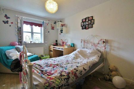 3 bedroom semi-detached house to rent - Photo 3