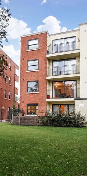 Plaistow Lane, Bromley BR1 - Photo 1