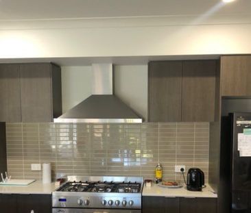 Charming Home - Photo 2