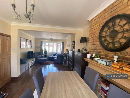 3 bedroom terraced house to rent - Photo 2