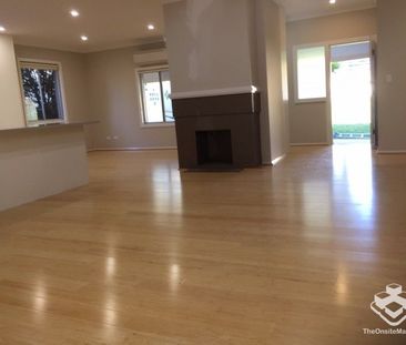 Spacious house with 4 bed 2 bath and a study - Photo 2