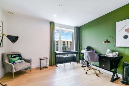 Savills are proud to present this luxurious, duplex penthouse apartment is in the stunning riverside development which boasts stylish and contemporary interiors with picturesque views. - Photo 4