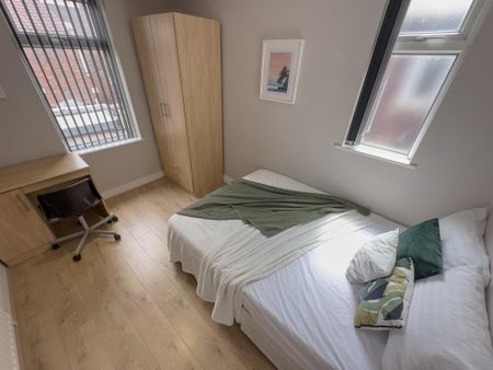 4 bedroom terraced house to rent - Photo 3