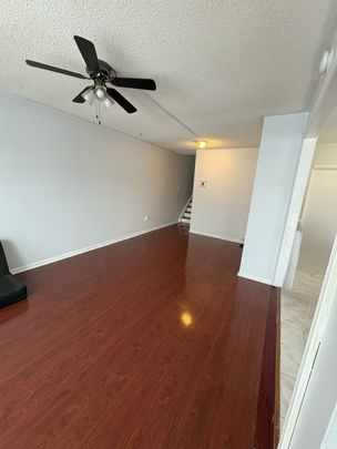 For Lease - 7465 DISCUS Crescent, Mississauga, Ontario - Photo 1