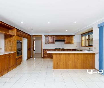 15 Strathearn Dr, Sunbury - Photo 1