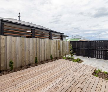 Fantastic Modern Townhouse! - Flexible Dates Available! - Photo 6