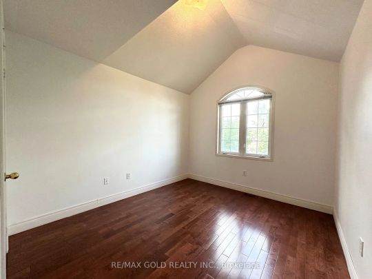 Detached Home For Lease | W9053645 - Photo 1