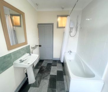 Martin Terrace , Burley, Leeds - Photo 4