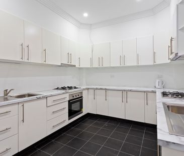 Chippendale - Photo 2