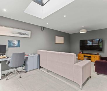 4 bedroom detached house to rent - Photo 4