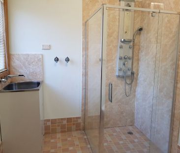 3 Bedroom Townhouse in a Prime Location! - Photo 4