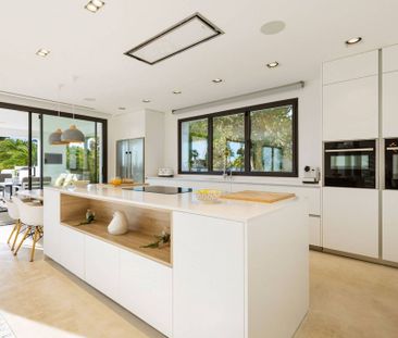 7 bedroom luxury Villa for rent in Estepona, Spain - Photo 4