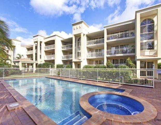 Two Bedroom Coastal Apartment! - Photo 1