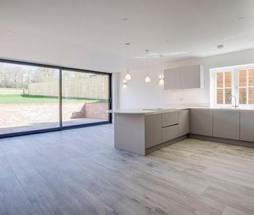 Marlow Road Lane End HP14 3JW - Photo 5