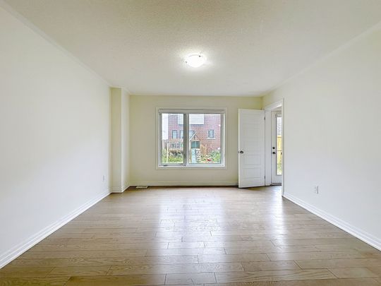 For Lease - 209 Vantage Loop, Newmarket, Ontario - Photo 1