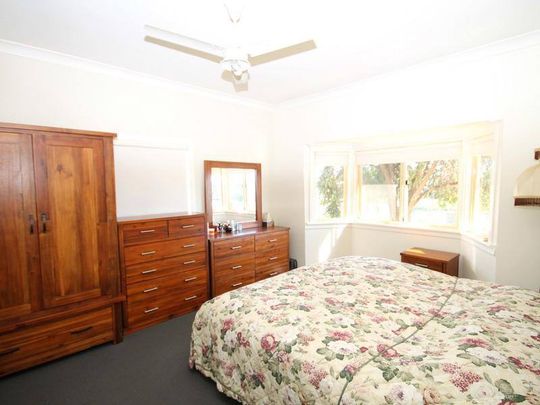 Comfortable Family Home on Belgravia - Photo 1