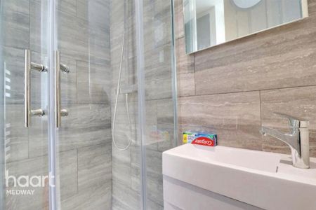 1 bedroom in a house share to rent - Photo 5