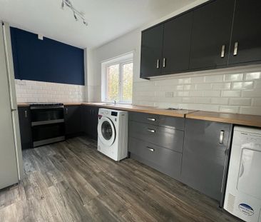 3 bedroom flat to rent - Photo 6