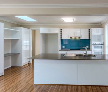 Immaculate Family Living - Photo 6