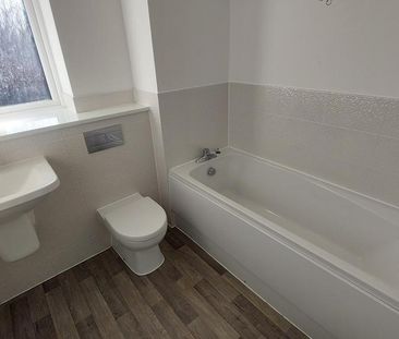 3 bedroom semi-detached house to rent - Photo 6