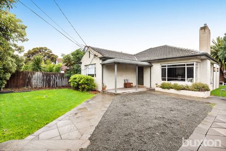 Neat & Tidy 4 Bedroom Home With Garden and Basketball Court! - Photo 2