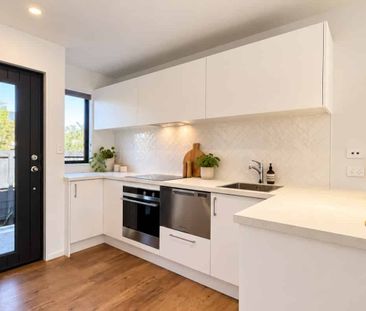 Modern, Sunny & Easy-Care Living - Photo 4